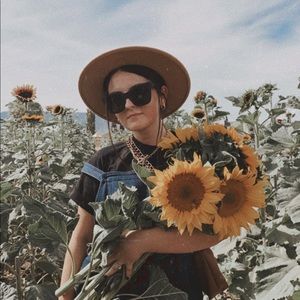 Meet your Posher, Sally